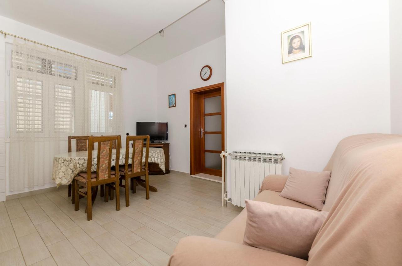 Apartment Eva P. Primosten Exterior photo