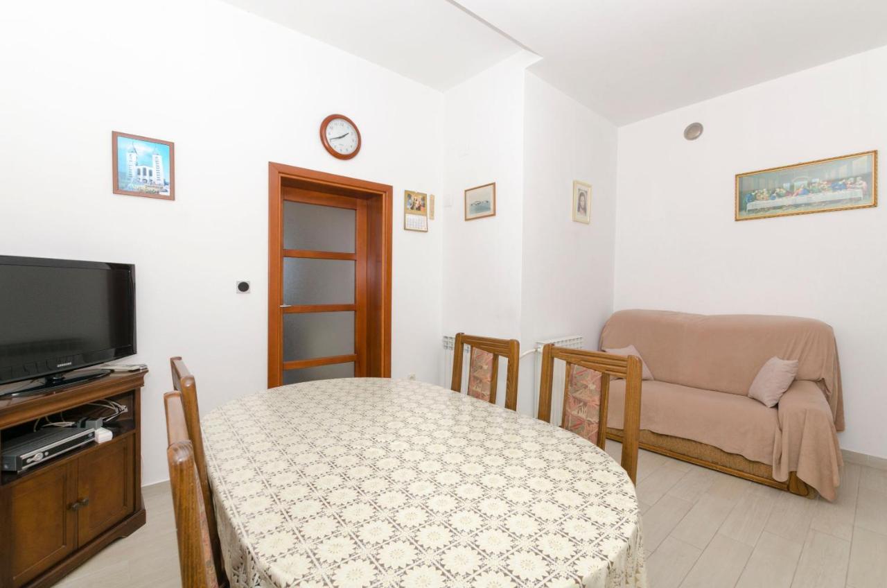 Apartment Eva P. Primosten Exterior photo